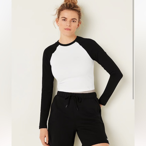 NWT Victoria's Secret Pink Cropped Long-sleeve Raglan Top - Picture 2 of 6